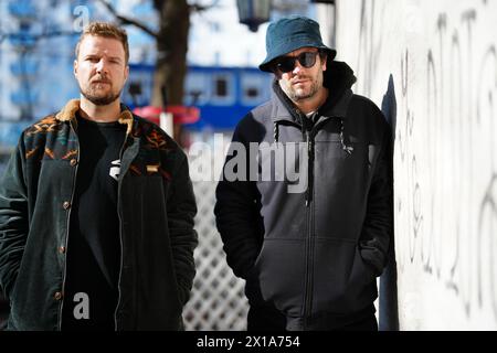 "Kreiml" (R) und "Samurai" (L) während eines Interviews des österreichischen Rap-Duos Kreiml & Samurai mit der APA - Austria Press Agency am Dienstag, 19. März 2024, in Wien. - 20240319 PD16192 Stockfoto