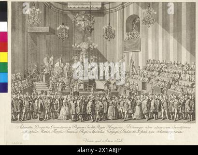 Krönung der Kaiserin Maria Theresia an die ungarische Königin am 10. Juni 1792 in Budapest, der Ehemann Franz II., der nach ungarischer Krönungszeremonie mit der Heiligen Krone von Ungarn auf dem Skapular wird, kommt - als Zeichen daher - in Berührung. dass sie Teil der Macht ist. Kupferstich und Kupferstich von Johann Ernst Mansfeld nach einer Zeichnung von Charles Schuetz. - 17920101 PD0098 - Rechteinfo: Rechte verwaltet (RM) Stockfoto
