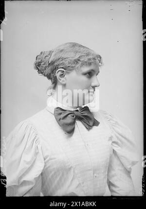 Bleibtreu, Jadwiga, Privatfoto (halbe Notenfigur, gut-nahe rechtes Profil), 1886 - 18860101 PD1443 - Rechteinfo: Rights Managed (RM) Stockfoto