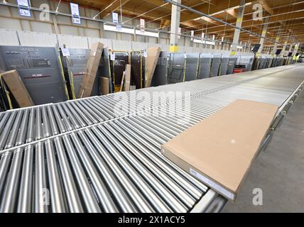 Eröffnung des neuen Paketlogistikzentrums der Post AG in Wien-Inzersdorf, Österreich, am Freitag, den 12. April 2024. - 20240412 PD2068 Stockfoto