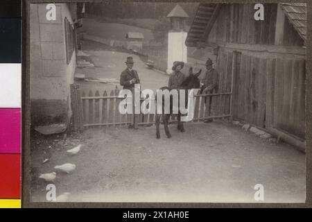 Erzherzogin Zita und Erzherzog Karl in St. Jakob im Wald, erzherzogin Zita und Erzherzog Karl auf der Jagdhütte Marie Therese von Braganza. Aus dem Album „St. Jakob I. Walde', 1910 - 19100101 PD17027 - Rechteinfo: Rights Managed (RM) Stockfoto