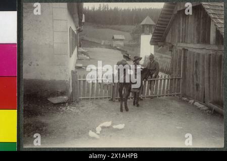 Erzherzogin Zita und Erzherzog Karl in St. Jakob im Wald, erzherzogin Zita und Erzherzog Karl auf der Jagdhütte Marie Therese von Braganza. Aus dem Album „St. Jakob I. Walde', 01.05.1910 - 19100501 PD0095 - Rechteinfo: Rights Managed (RM) Stockfoto