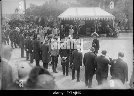 Grundsteinlegung für den Ausbau der Floridsdorfer Brücke, Mitglieder der baukommission und des Arbeitsausschusses werden Franz Joseph. Vorgestellt, 28.06.1913 - 19130628 PD0009 - Rechteinfo: Rights Managed (RM) Stockfoto