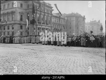 Hundertjähriges Jubiläum in der Schlacht der Nationen bei Leipzig auf dem Wiener Schwarzenbergplatz, Franz Joseph an der Schmutzstelle in Erwartung der Truppen., 16.10.1913 - 19131016 PD0015 - Rechteinfo: Rights Managed (RM) Stockfoto