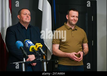 Nicht exklusiv: LEMBERG, UKRAINE - 13. APRIL 2024 - Innenminister der Republik Lettland Rihards Kozlovskis und Innenminister von Stockfoto