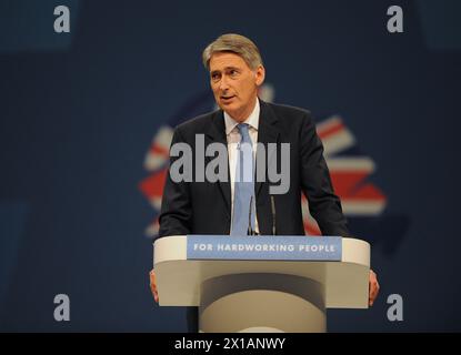 Verteidigungsminister Philip Hammond spricht am Eröffnungstag der Konservativen Konferenz 2013 in Manchester Central vor den Delegierten. Stockfoto