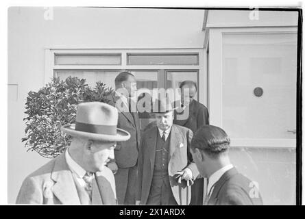 Eröffnung von Versuchssiedlungen initiiert von einem Werkbund, Bundespräsident Miklas at RELET of a House, 1932 - 19320101 PD6781 - Rechteinfo: Rights Managed (RM) Stockfoto