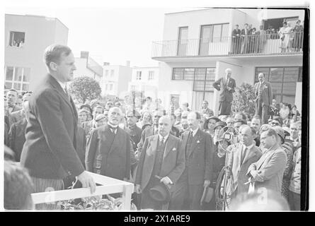 Eröffnung von Versuchssiedlungen initiiert von einem Werkbund, Geschäftsführer der Gesiba, Hermann Neubacher, anlässlich seiner Rede vor dem Publikum Bundespräsident Miklas und Bürgermeister Seitz, 1932 - 19320101 PD6786 - Rechteinfo: Rechte verwaltet (RM) Stockfoto