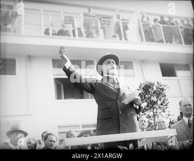 Eröffnung eines experimentellen Wohnungsbaus initiiert von einem Werkbund, Bürgermeister Charles Seitz at seiner Rede, 04.06.1932 - 19320604 PD0019 - Rechteinfo: Rights Managed (RM) Stockfoto