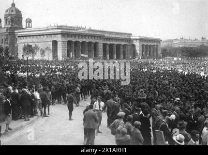 Gau-Parteitag der NSDAP in Wien, politische Kundgebung auf dem Heldenplatz, 2.10.1932 - 19321002 PD0013 - Rechteinfo: Rights Managed (RM) Stockfoto