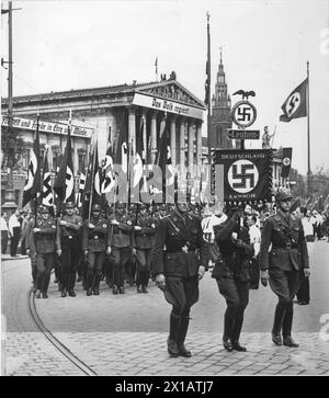 1. Mai 1938, in Wien, Sturmbataillon von Leoben marsch auf der Ringstraße, parlament, 1.5.1938 - 19380501 PD0129 - Rechteinfo: Rights Managed (RM) Stockfoto