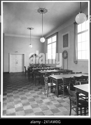 Wien 22, Smolagasse (Smola Alley) 1, Stadlauer Mälzerei: Album mit 19 Außen- und Innenaufnahmen der Sozial- und Gemeinschaftsräume des Unternehmens. halle: Teilansicht mit Notausgang, 1940 - 19400101 PD4065 - Rechteinfo: Rights Managed (RM) Stockfoto