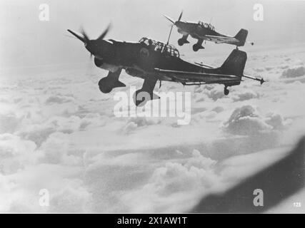 2. Weltkrieg / 2. Weltkrieg, französische Kampagne: Zwei deutsche taktische Flugzeuge, 1.5.1940 - 19400501 PD0081 - Rechteinfo: Rights Managed (RM) Stockfoto