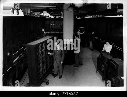 "ENIAC": Computer für die elektronische Zeitungsrechner, Computerraum mit Großrechner, 16.02.1946 - 19460216 PD0001 - Rechteinfo: Rights Managed (RM) Stockfoto