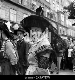 Linz an der Donau, französische Volkstanzgruppen zu Gast in Linz, 21.07.1949 - 19490721 PD0009 - Rechteinfo: Rights Managed (RM) Stockfoto