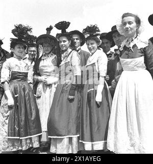 Linz an der Donau, französische Volkstanzgruppen zu Gast in Linz, 21.07.1949 - 19490721 PD0003 - Rechteinfo: Rights Managed (RM) Stockfoto