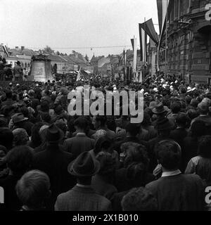 Transport des Pummerins von Linz nach Wien, in Amstetten, 25.04.1952 - 19520425 PD0004 - Rechteinfo: Rights Managed (RM) Stockfoto