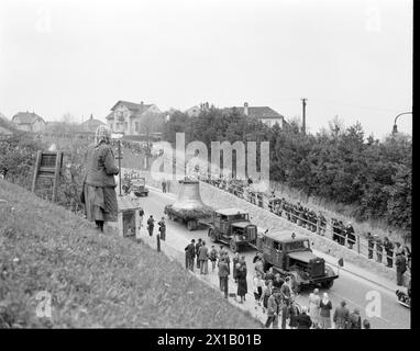 Transport des Pummerins von Linz nach Wien, Abfahrt nach Amstetten, 25.04.1952 - 19520425 PD0009 - Rechteinfo: Rights Managed (RM) Stockfoto