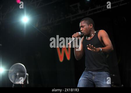 Jagwa Music tritt während des WOMAD Festivals 2013 im Charlton Park in Wiltshire auf. Stockfoto