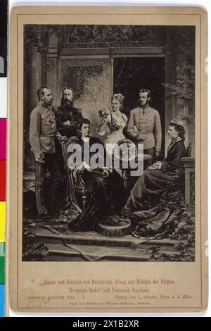 Franz Joseph I., Kaiser von Österreich mit Familie, das österreichische Kaiserpaar Franz Joseph und Elisabeth, das belgische Königspaar Leopold II. Und Königin Marie Henriette und das Nachfolgepaar Kronprinz Rudolf und Kronprinzessin Stephanie, Kompositfoto, 1881, - 18810101 PD1218 - Rechteinfo: Rechte verwaltet (RM) Stockfoto