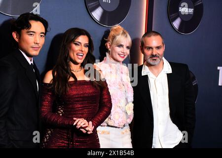 Los Angeles, Kalifornien, USA 15. April 2024 (L-R) Schauspieler Justin H. Min, Sängerin Nelly Furtado, Schauspielerin Lucy Boynton und Regisseur Ned Benson nahmen am 15. April 2024 an der Premiere von Los Angeles Red Carpet of Searchlight PicturesÕ The Greatest Hits im El Capitan Theatre Teil. Foto: Barry King/Alamy Live News Stockfoto