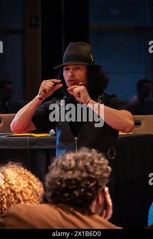 Kaffeeverkostung von David, Spezialist des Projekts „Activando Cafe“ im Alfonso Hotel, Saragoza, Spanien Stockfoto