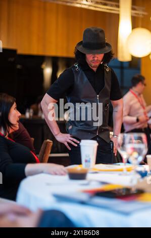 Kaffeeverkostung von David, Spezialist des Projekts „Activando Cafe“ im Alfonso Hotel, Saragoza, Spanien Stockfoto