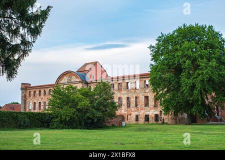 Schloss Dargun und Kloster aus dem späten 17. Jahrhundert in seiner heutigen Form, Mecklenburg-Vorpommern. Stockfoto