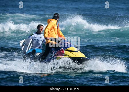 Der brasilianische Profi-Surfer Deivid Silva kehrt mit dem WSL-Jet-Ski zurück, nachdem er 2024 beim Margaret River Pro in Western Australia teilgenommen hatte. Stockfoto