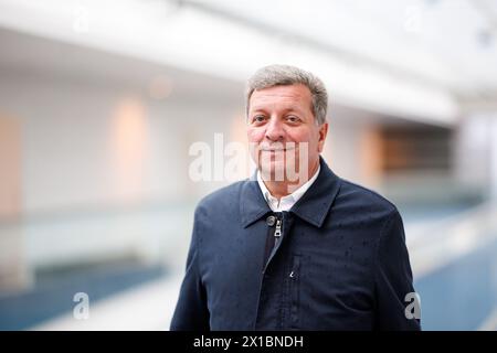 München, Deutschland. April 2024. Christian Bernreiter (CSU), Verkehrsminister Bayerns, kommt am 16. April 2024 zu einer Kabinettssitzung im Bayerischen Staatskanzleramt in München (Bayern). Quelle: Matthias Balk/dpa/Alamy Live News Stockfoto