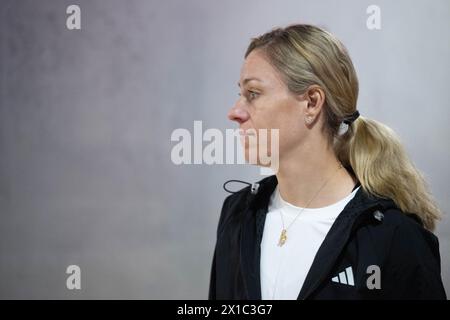 Stuttgart, Deutschland. April 2024. Tennis: WTA Tour - Stuttgart. Angelique Kerber (Deutschland) kommt zu einer Pressekonferenz. Quelle: Marijan Murat/dpa/Alamy Live News Stockfoto