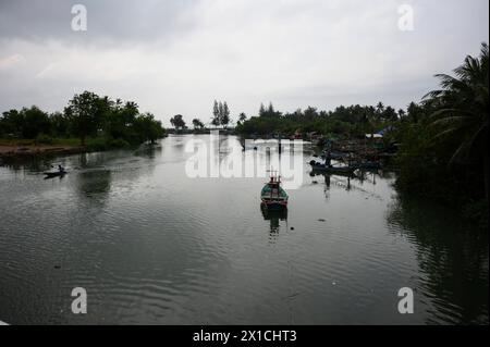 Fischerboote im Hafen - Ban Krut Baan Krood - Thailand, Februar 2024 *** Fischerboote im Hafen Ban Krut Baan Krood Thailand, Februar 2024 Stockfoto