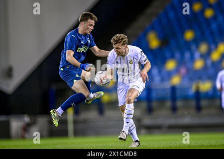 ARNHEM, 16.04.2024, GelreDome, Fußball, niederländische Eredivisie, Saison 2023 / 2024, Spiel zwischen Vitesse und Jong PSV (Freundschaftsspiel), Vitesse Spieler Joel Voelkerling Persson Stockfoto