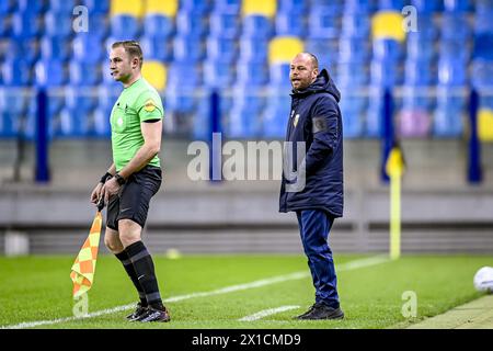 ARNHEM, 16.04.2024, GelreDome, Fußball, niederländische Eredivisie, Saison 2023 / 2024, Spiel zwischen Vitesse und Jong PSV (freundlich), Vitesse Assistenttrainer Nicky Hofs Stockfoto