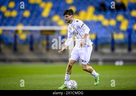 ARNHEM, 16.04.2024, GelreDome, Fußball, niederländische Eredivisie, Saison 2023 / 2024, Spiel zwischen Vitesse und Jong PSV (Freundschaftsspiel), Vitesse Spieler Adrian Mazilu Stockfoto