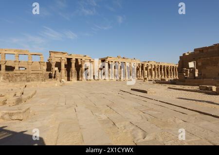 Östliche Kolonnaden, Philae Temple Complex, Agilkia Island, Assuan Dam Reservoir. Grabstätte von Osiris. Ägypten Stockfoto