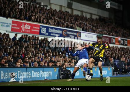 Harry Clarke aus Ipswich Town und Giorgi Chakvetadze aus Watford - Ipswich Town gegen Watford, Sky Bet Championship, Portman Road, Ipswich, Großbritannien - 10. April 2024 nur redaktionelle Verwendung - DataCo-Einschränkungen gelten Stockfoto