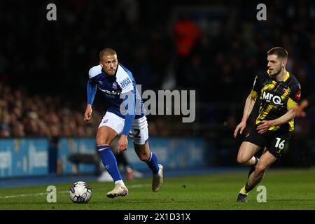 Harry Clarke aus Ipswich Town und Giorgi Chakvetadze aus Watford - Ipswich Town gegen Watford, Sky Bet Championship, Portman Road, Ipswich, Großbritannien - 10. April 2024 nur redaktionelle Verwendung - DataCo-Einschränkungen gelten Stockfoto