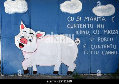 Fiumara Reggio Calabria Italien - Borgo Croce, murales Stockfoto