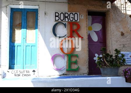 Fiumara Reggio Calabria Italien - Borgo Croce, murales Stockfoto