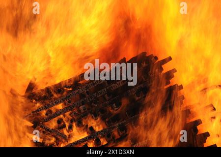 Brennender Holzstapel Stockfoto