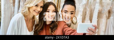 Drei Frauen, eine junge schöne Braut, ihre Mutter und beste Freundin, machen ein Selfie mit dem Handy. Stockfoto