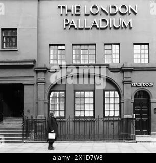 Bühnentür im Palladium Theater, London, England. Stockfoto