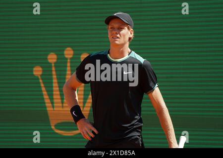 MONTE-CARLO, MONACO - 11. APRIL: Jannik Sinner of Italy beim Rolex Monte-Carlo Masters im Monte-Carlo Country Club am 11. April 2024 in Monte-Carlo, Monaco. Stockfoto