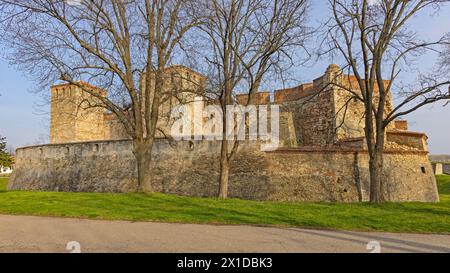 Vidin, Bulgarien - 16. März 2024: Schloss Baba Vida Fort Historisches Wahrzeichen am Frühlingstag. Stockfoto