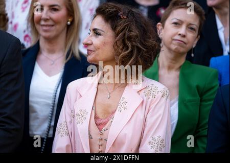 Madrid, Spanien. April 2024. Maria Jesus Montero, spanische Ministerin für Finanzen und öffentliche Dienste, wurde während der außerordentlichen Plenartagung der Staatlichen Beobachtungsstelle für Gewalt gegen Frauen im offiziellen Sitz der spanischen Regierung im Palacio de la Moncloa in Madrid gesehen. (Foto: Alberto Gardin/SOPA Images/SIPA USA) Credit: SIPA USA/Alamy Live News Stockfoto