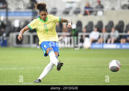 Columbus, Ohio, Usa. April 2024. Der brasilianische Verteidiger Tarciane (3) trifft in seinem Spiel in Columbus (Ohio, USA) gegen Japan. Quelle: Brent Clark/Alamy Live News Stockfoto