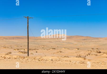 Telefonleitungen im Richtersveld-Nationalpark, Südafrika Stockfoto