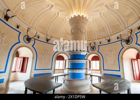 Der Hirschsaal des Nationalpalastes Pena (Palacio Nacional da Pena), Sintra, Lissabon-Viertel, Portugal. Stockfoto