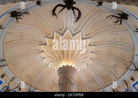 Der Hirschsaal des Nationalpalastes Pena (Palacio Nacional da Pena), Sintra, Lissabon-Viertel, Portugal. Stockfoto